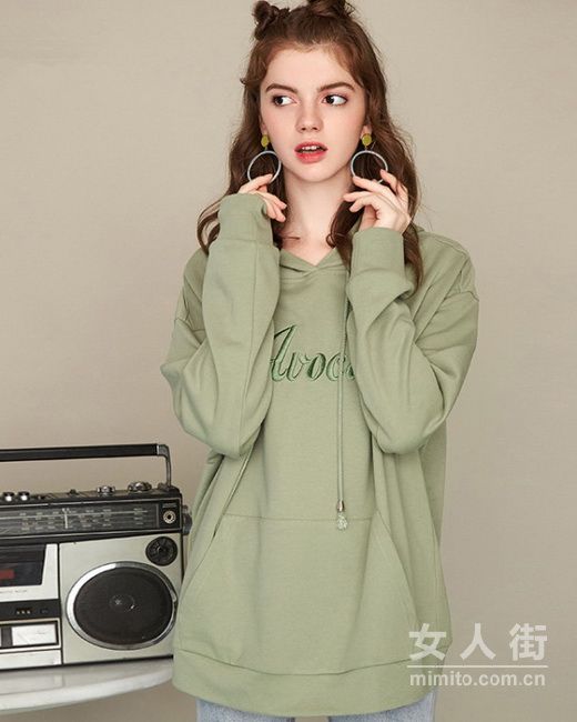 秋日卫衣秀，围住清纯活力美