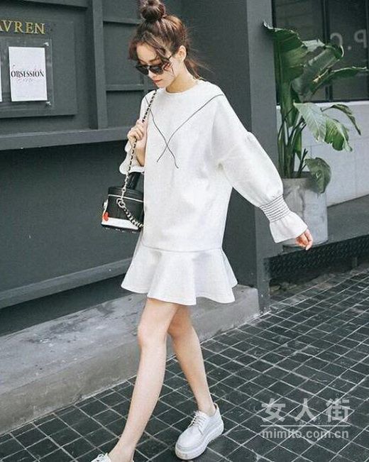 秋季连衣裙这么穿，气场十足又抢眼